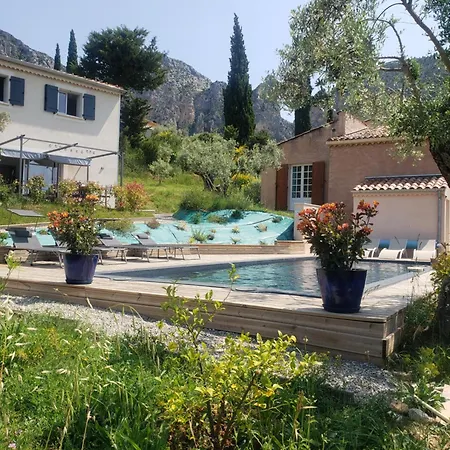 Les Claux Des Oliviers * Moustiers-Sainte-Marie